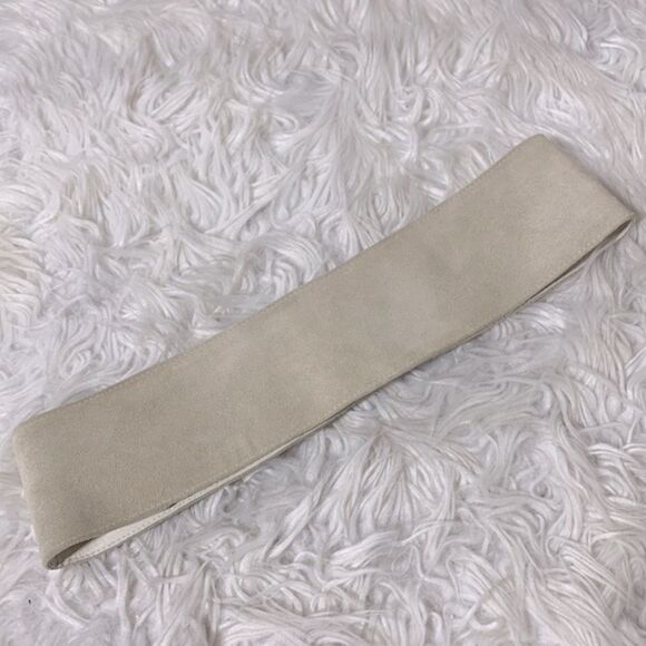 AMORE MIO suede belt goldtone hardware with rhinestones/crystals sz Small - Picture 5 of 10